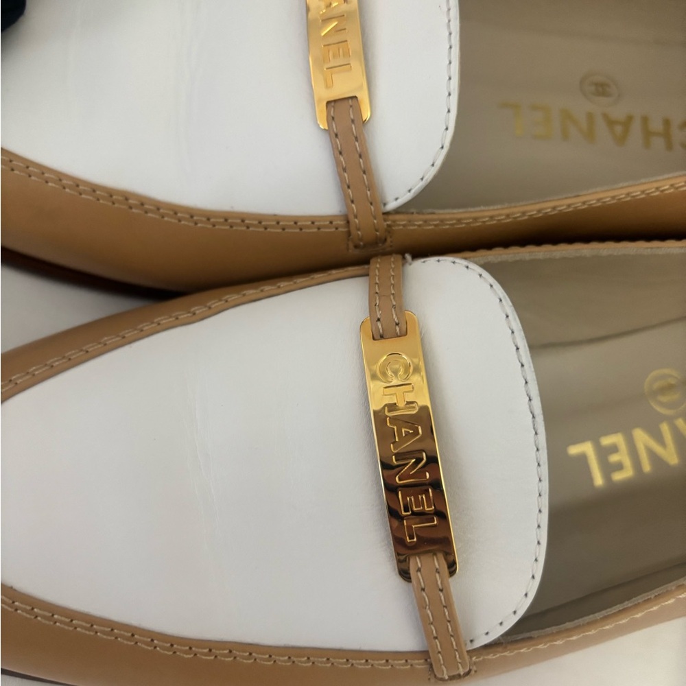Chanel Women's Tan and White Loafers - Picture 3 of 5